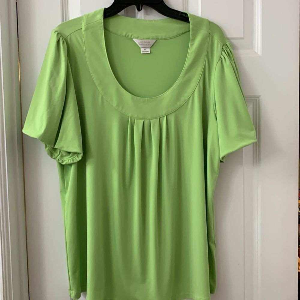 CJ Banks Size 1X lime green short sleeve top.  Bubble sleeves & generously sizes